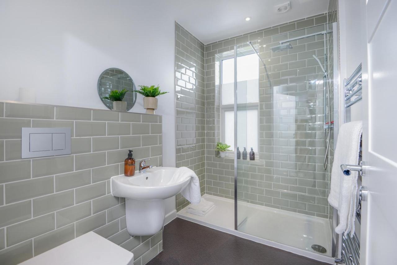 Apartment Two - Private Car Park, Comfortable And Well Equipped - By Ocean City Retreats Plymouth Exterior foto